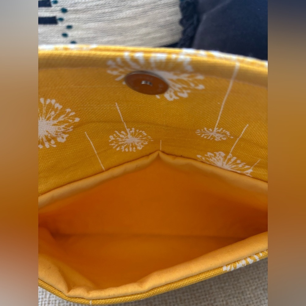 Cottagecore Yellow Dandelion Clutch - Picture 3 of 7
